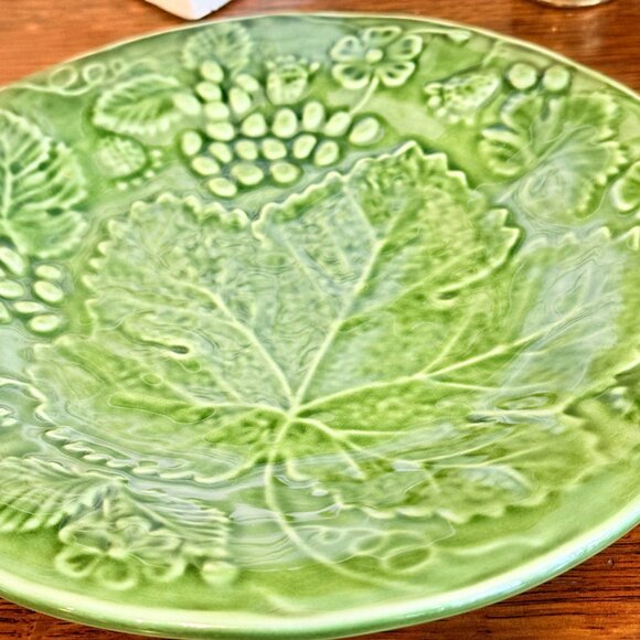 Vintage OLFAIRE Portugal Green Leaf with fruit 8" Plate - Picture 6 of 11